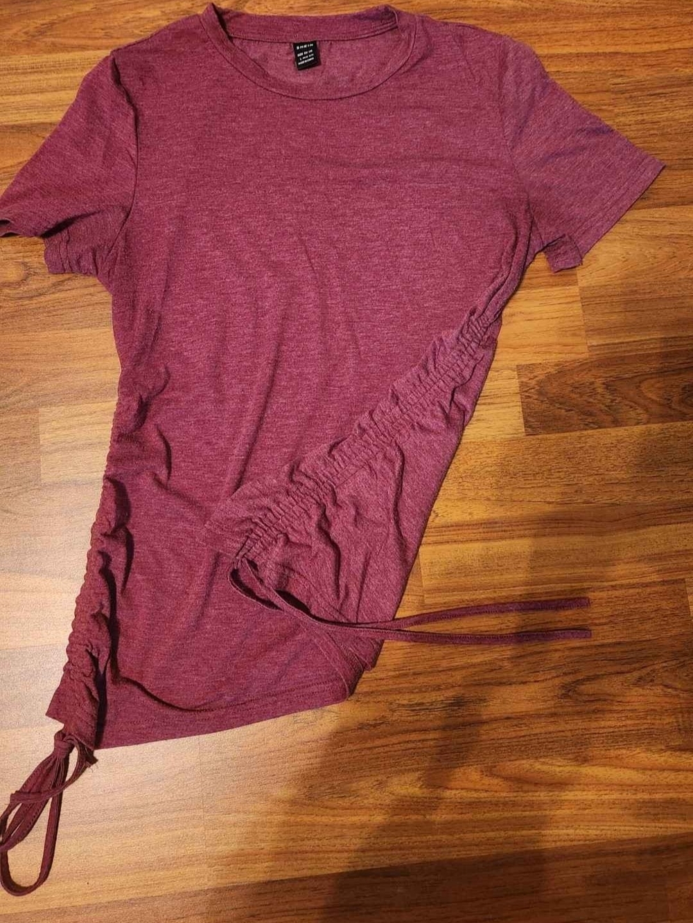 SHEIN Burgundy Short Sleeve Side-Ruched Tee